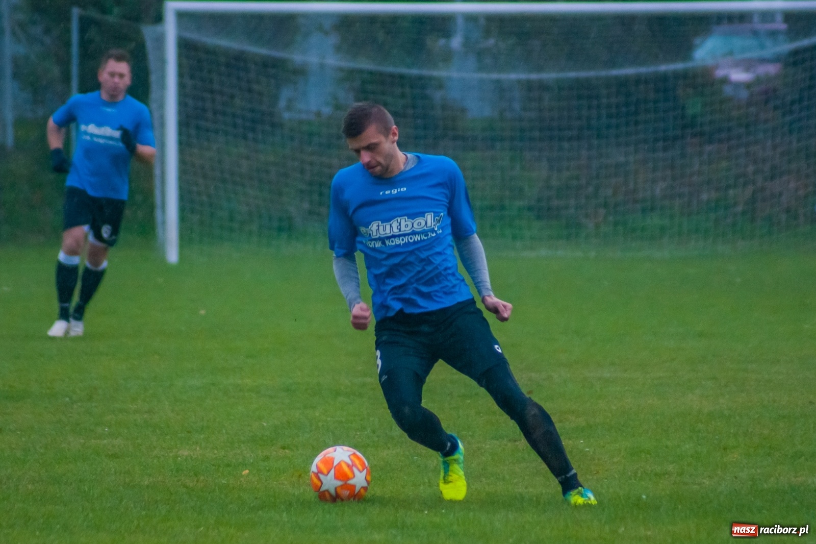 Zdjęcie w galerii na portalu naszraciborz.pl: Czarni lepsi od Rafako. 3000. mecz sędziego Czesława Sroki [FOTO] wiadomości z regionu