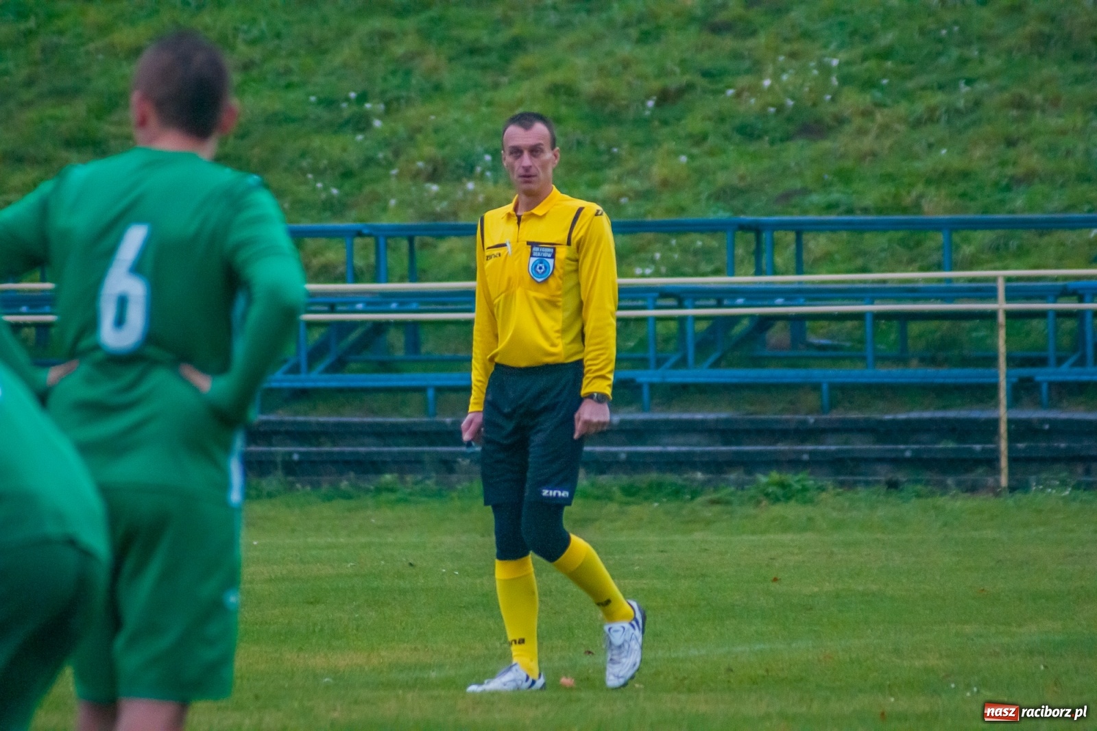 Zdjęcie w galerii na portalu naszraciborz.pl: Czarni lepsi od Rafako. 3000. mecz sędziego Czesława Sroki [FOTO] wiadomości z regionu