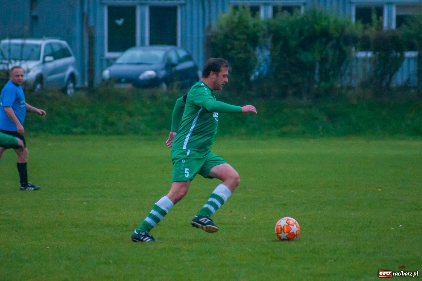 Zdjęcie w galerii na portalu naszraciborz.pl: Czarni lepsi od Rafako. 3000. mecz sędziego Czesława Sroki [FOTO] wiadomości z regionu