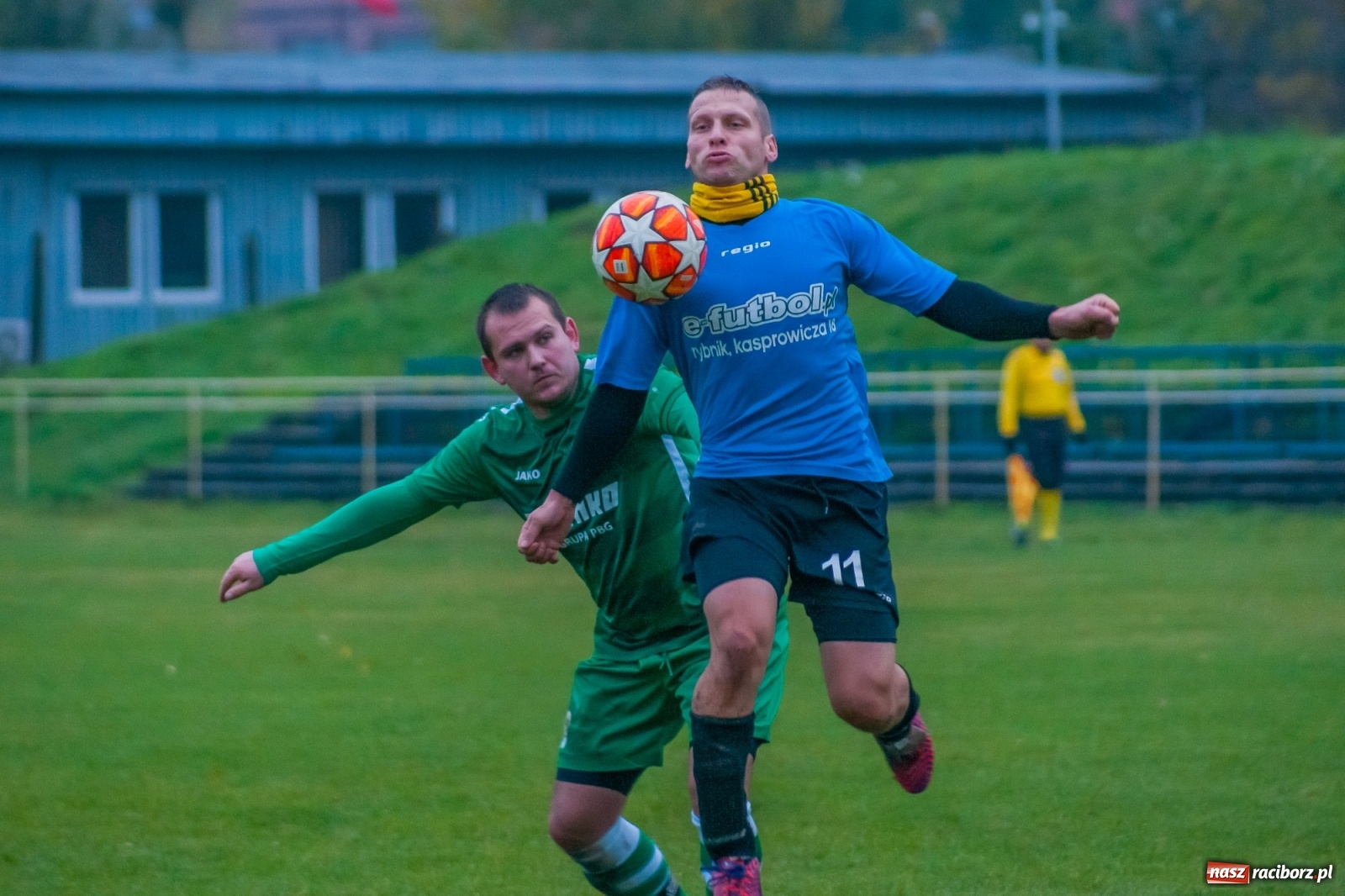 Zdjęcie w galerii na portalu naszraciborz.pl: Czarni lepsi od Rafako. 3000. mecz sędziego Czesława Sroki [FOTO] wiadomości z regionu