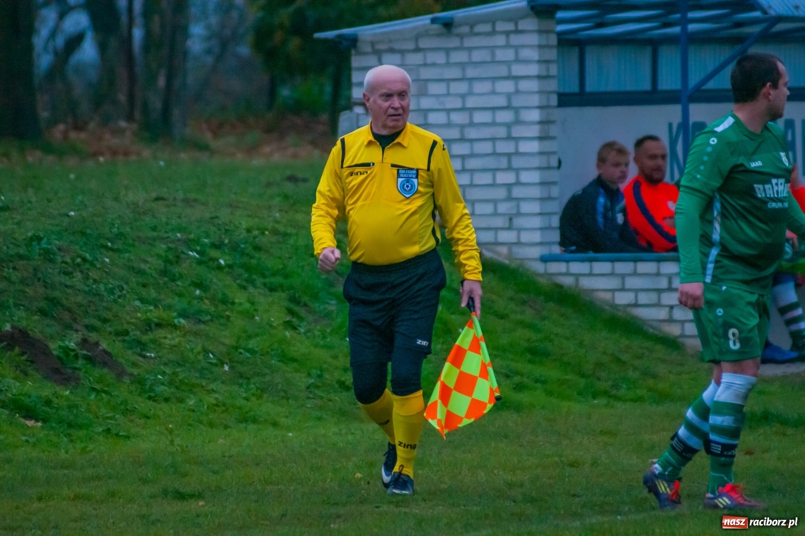 Zdjęcie w galerii na portalu naszraciborz.pl: Czarni lepsi od Rafako. 3000. mecz sędziego Czesława Sroki [FOTO] wiadomości z regionu