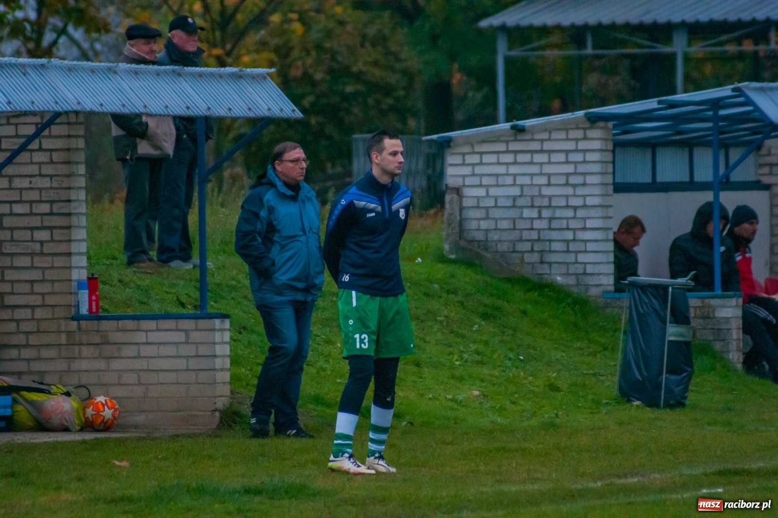 Zdjęcie w galerii na portalu naszraciborz.pl: Czarni lepsi od Rafako. 3000. mecz sędziego Czesława Sroki [FOTO] wiadomości z regionu