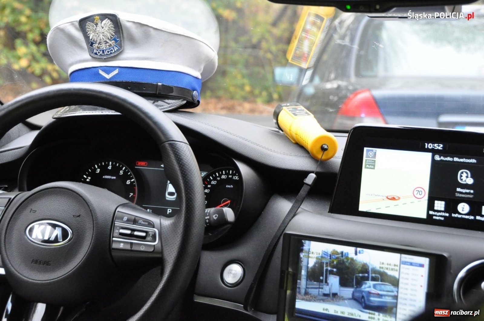 Zdjęcie w galerii na portalu naszraciborz.pl: Policja analizuje filmiki wysyłane przez internatów  wiadomości z regionu