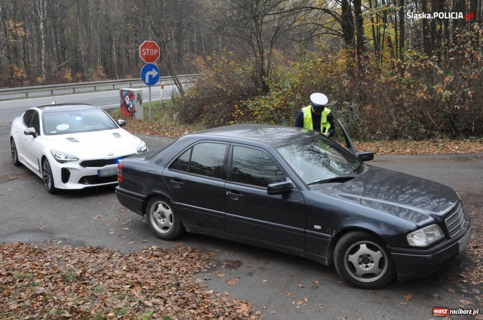 Zdjęcie w galerii na portalu naszraciborz.pl: Policja analizuje filmiki wysyłane przez internatów  wiadomości z regionu
