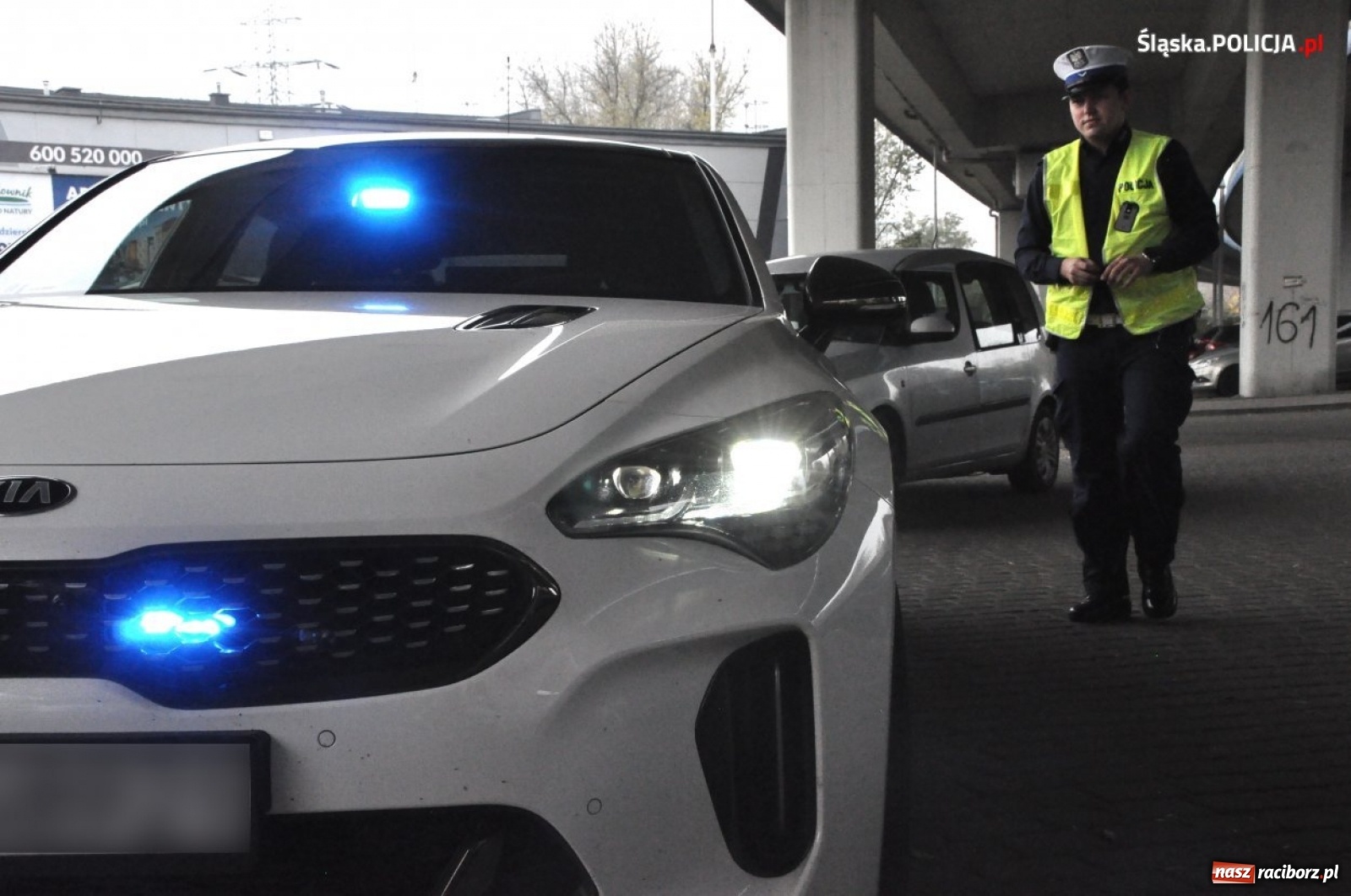 Zdjęcie w galerii na portalu naszraciborz.pl: Policja analizuje filmiki wysyłane przez internatów  wiadomości z regionu