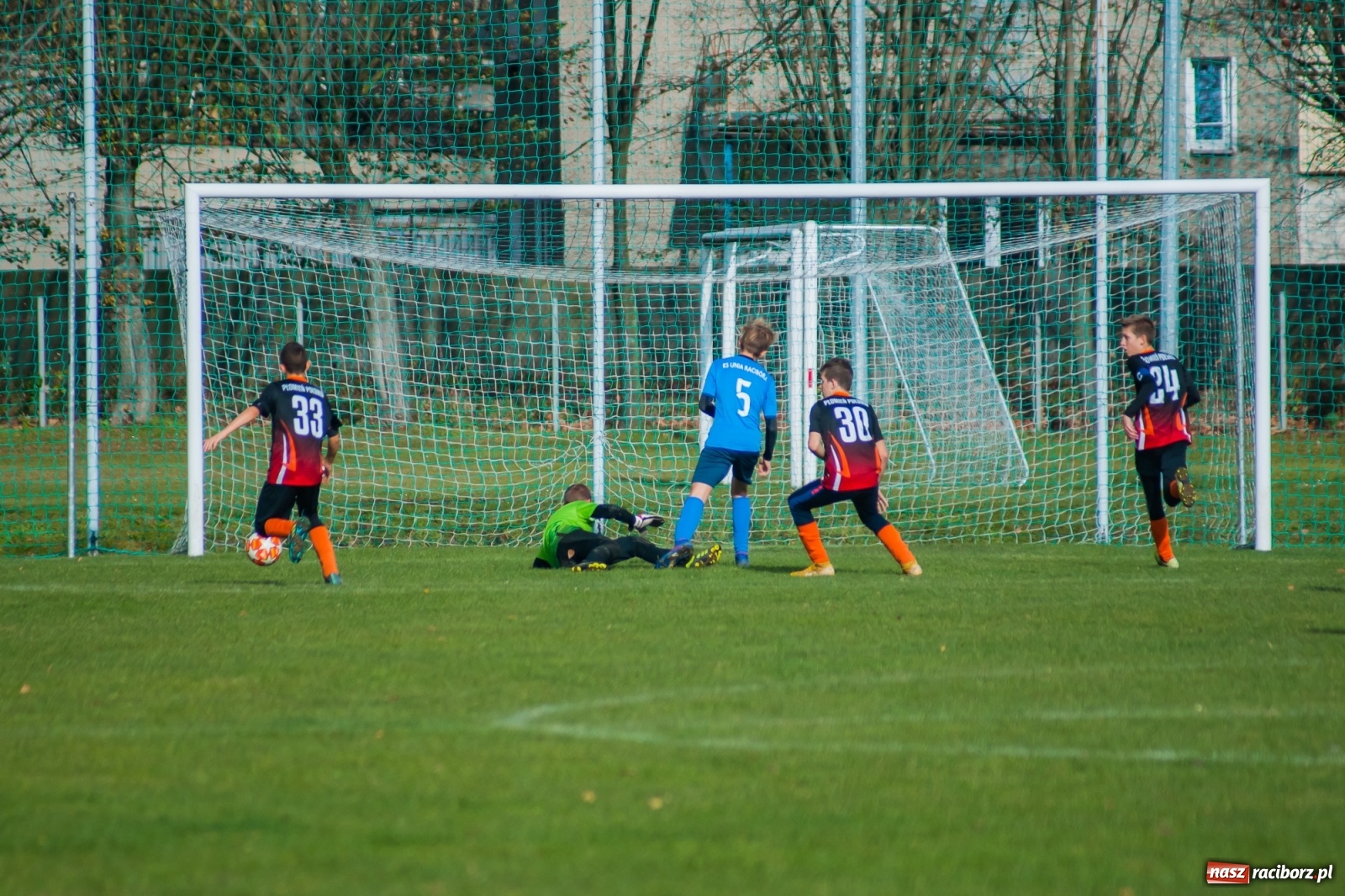 Zdjęcie w galerii na portalu naszraciborz.pl: Trampkarze Unii bezlitośni dla Połomi [FOTO] wiadomości z regionu