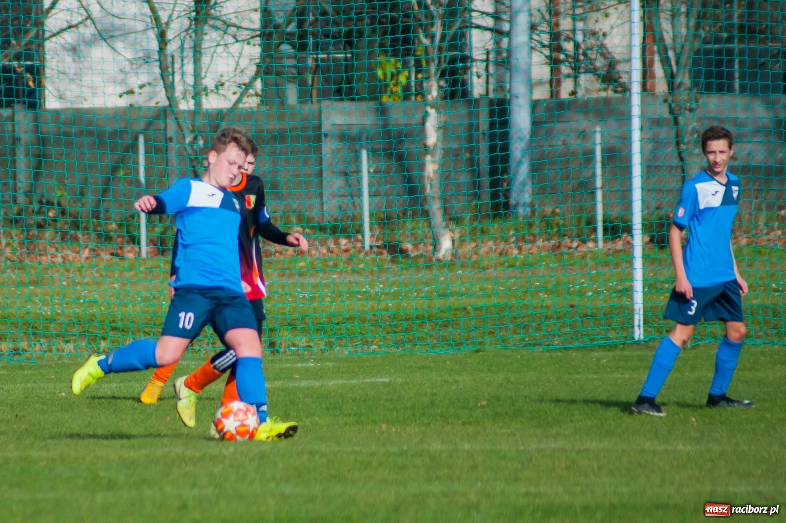 Zdjęcie w galerii na portalu naszraciborz.pl: Trampkarze Unii bezlitośni dla Połomi [FOTO] wiadomości z regionu