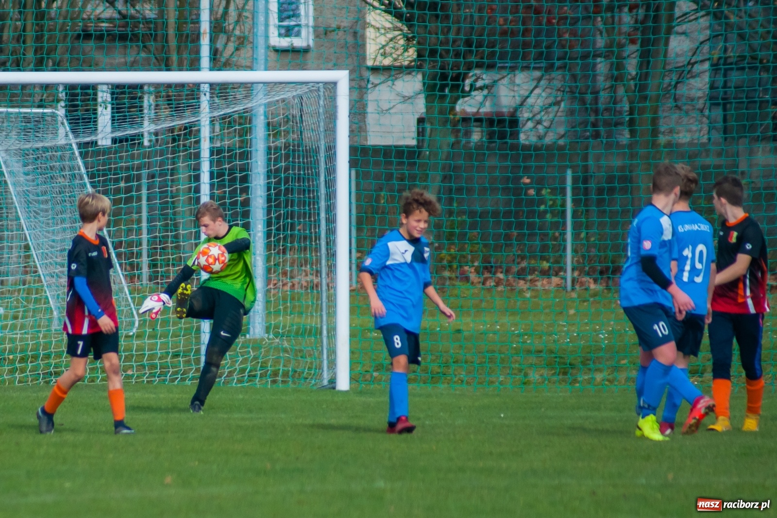 Zdjęcie w galerii na portalu naszraciborz.pl: Trampkarze Unii bezlitośni dla Połomi [FOTO] wiadomości z regionu