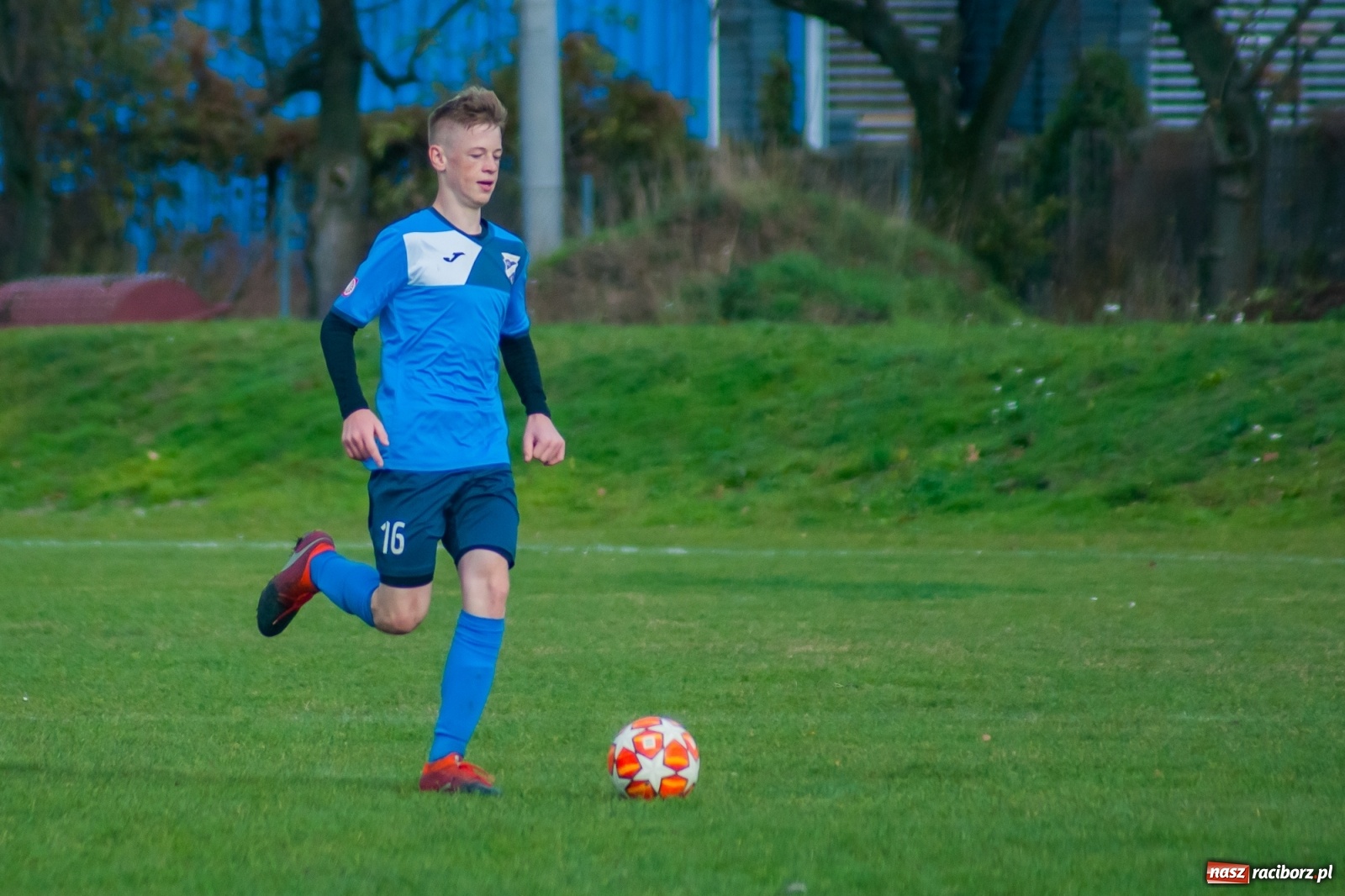 Zdjęcie w galerii na portalu naszraciborz.pl: Trampkarze Unii bezlitośni dla Połomi [FOTO] wiadomości z regionu