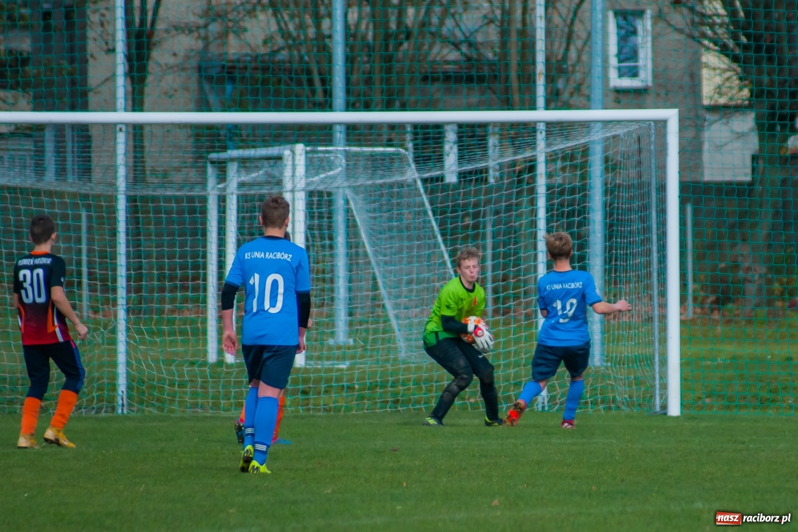 Zdjęcie w galerii na portalu naszraciborz.pl: Trampkarze Unii bezlitośni dla Połomi [FOTO] wiadomości z regionu