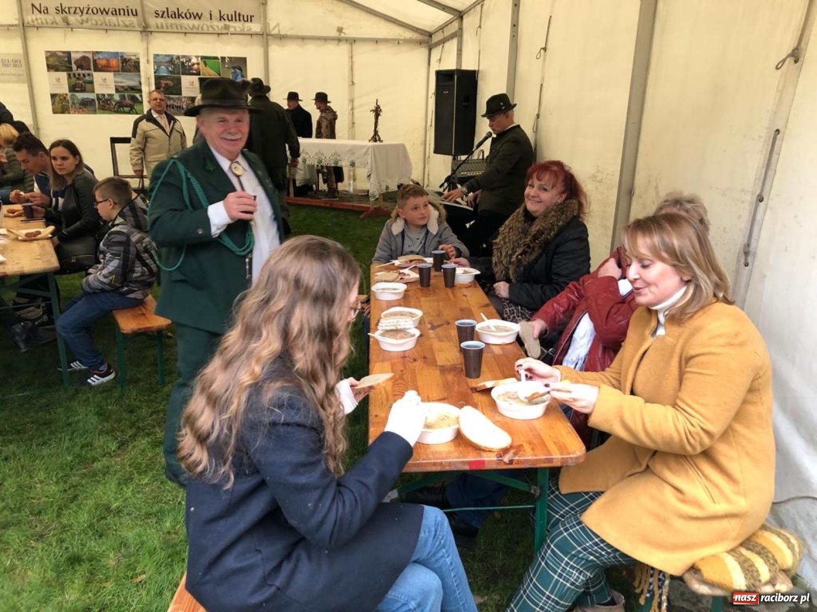 Zdjęcie w galerii na portalu naszraciborz.pl: W Bieńkowicach wspomniano świętego Huberta  wiadomości z regionu