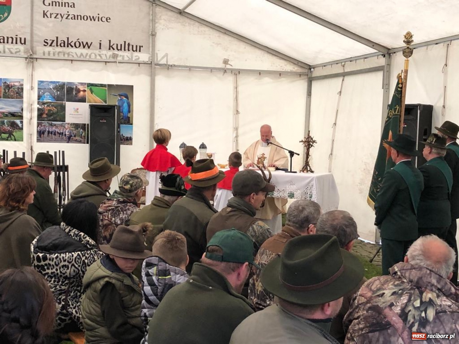 Zdjęcie w galerii na portalu naszraciborz.pl: W Bieńkowicach wspomniano świętego Huberta  wiadomości z regionu