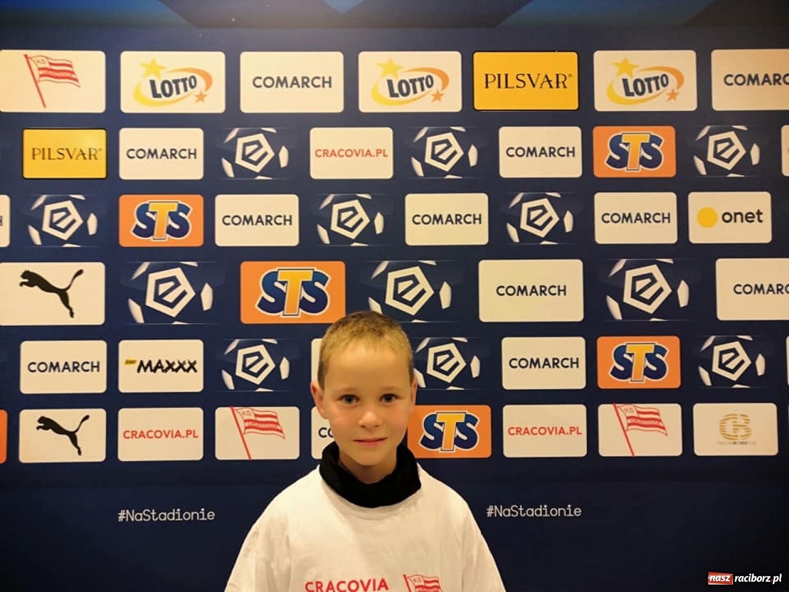 Zdjęcie w galerii na portalu naszraciborz.pl: Młodzi piłkarze LKS Tworków w dziecięcej eskorcie w Krakowie wiadomości z regionu