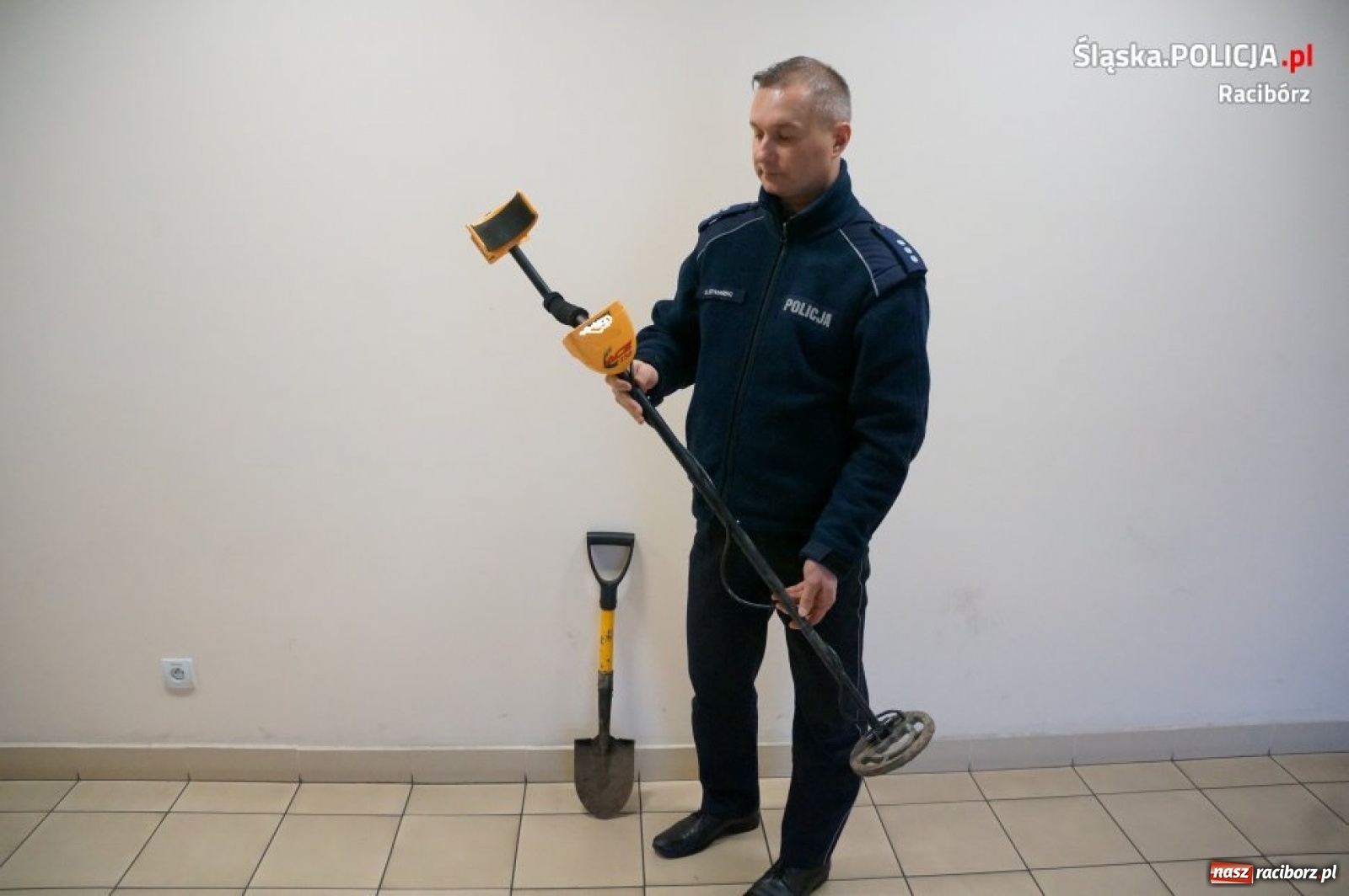 Zdjęcie w galerii na portalu naszraciborz.pl: Miał być sukces, a jest afera! Zatrzymanie rzekomego poszukiwacza skarbów odbija się policji czkawką wiadomości z regionu