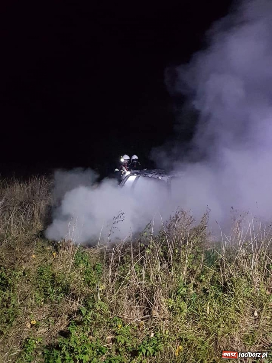 Zdjęcie w galerii na portalu naszraciborz.pl: Nocny wypadek. Ćwiczenia strażaków z Krowiarek  wiadomości z regionu