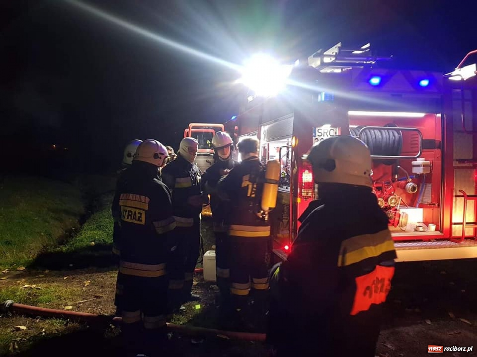 Zdjęcie w galerii na portalu naszraciborz.pl: Nocny wypadek. Ćwiczenia strażaków z Krowiarek  wiadomości z regionu