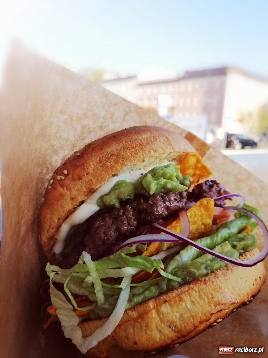Zdjęcie w galerii na portalu naszraciborz.pl: Classic Burger. Street food Racibórz wiadomości z regionu