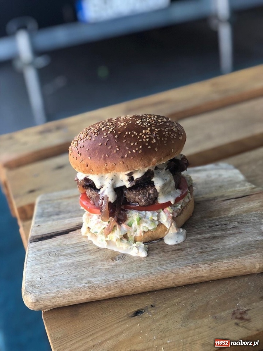 Zdjęcie w galerii na portalu naszraciborz.pl: Classic Burger. Street food Racibórz wiadomości z regionu