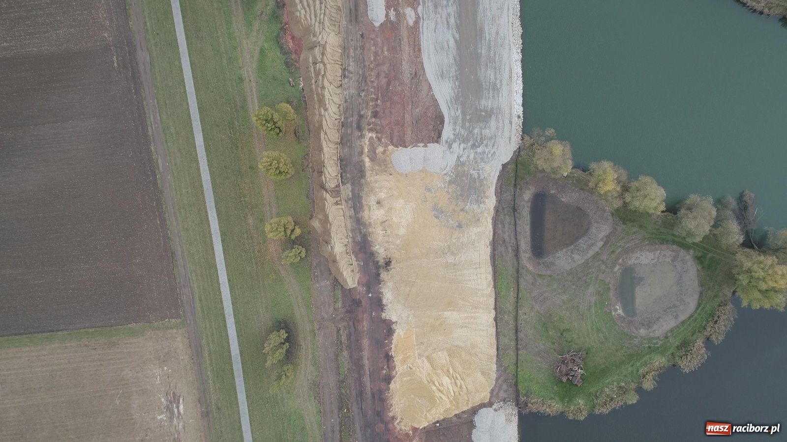 Zdjęcie w galerii na portalu naszraciborz.pl: Żwirownie na Ostrogu jak Malediwy. To jest możliwe! wiadomości z regionu