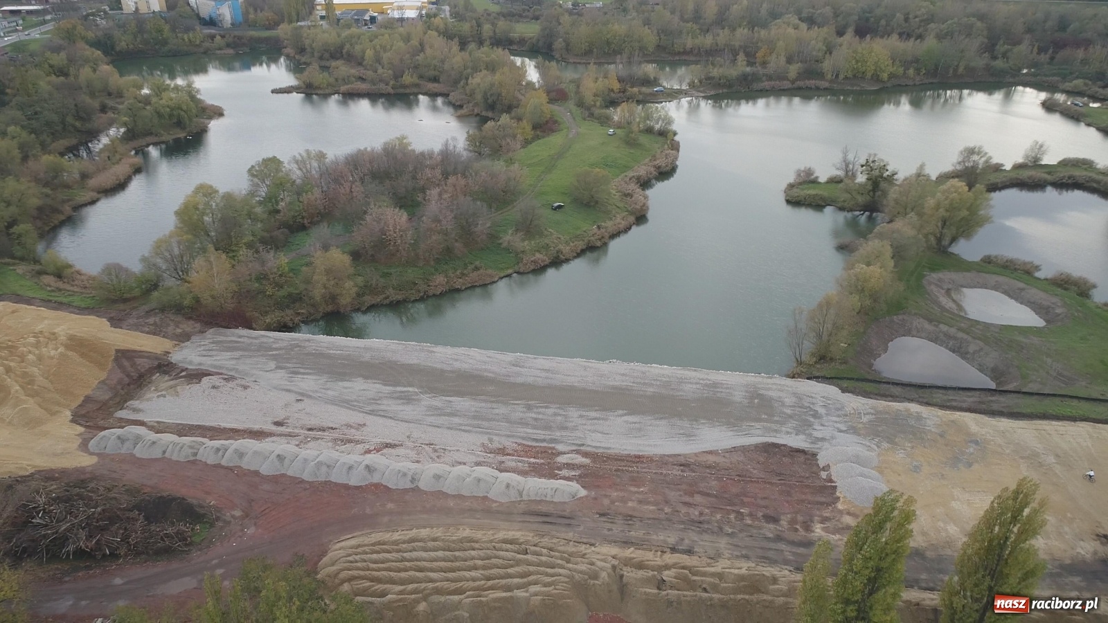 Zdjęcie w galerii na portalu naszraciborz.pl: Żwirownie na Ostrogu jak Malediwy. To jest możliwe! wiadomości z regionu