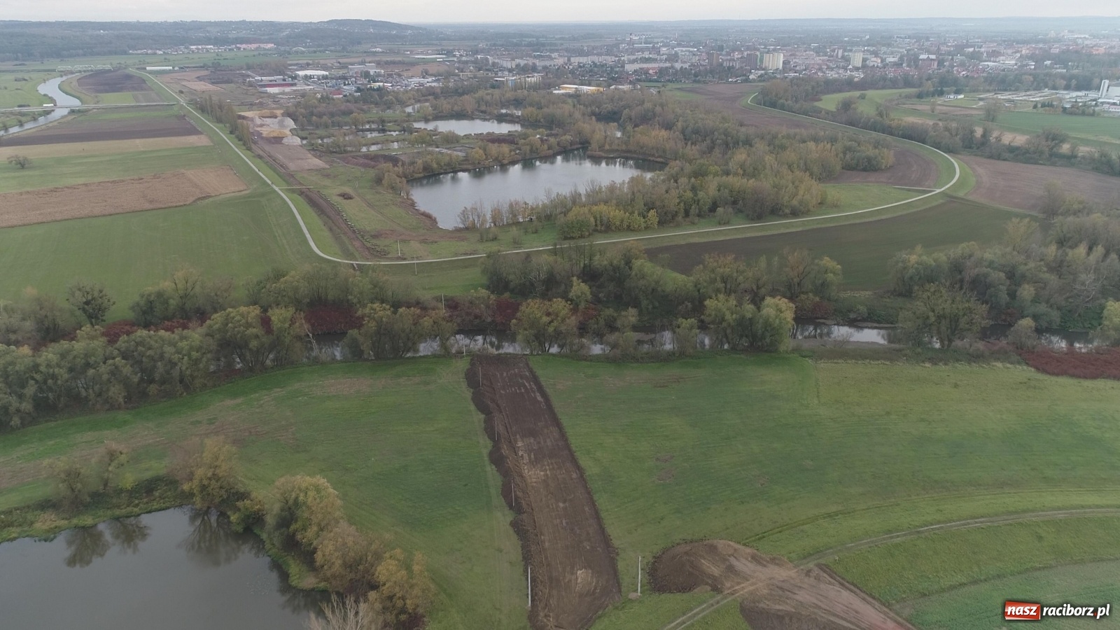 Zdjęcie w galerii na portalu naszraciborz.pl: Żwirownie na Ostrogu jak Malediwy. To jest możliwe! wiadomości z regionu