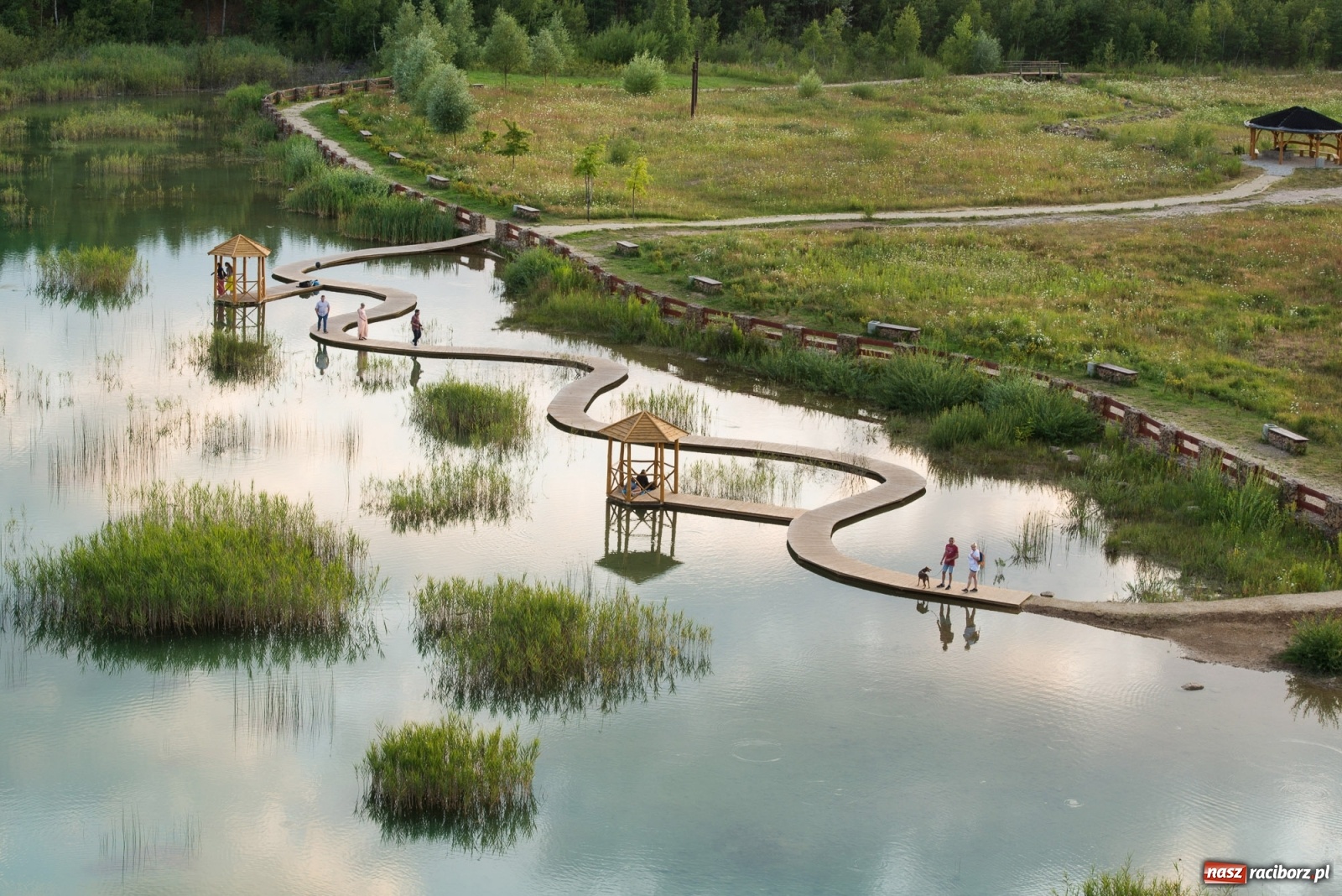 Zdjęcie w galerii na portalu naszraciborz.pl: Żwirownie na Ostrogu jak Malediwy. To jest możliwe! wiadomości z regionu