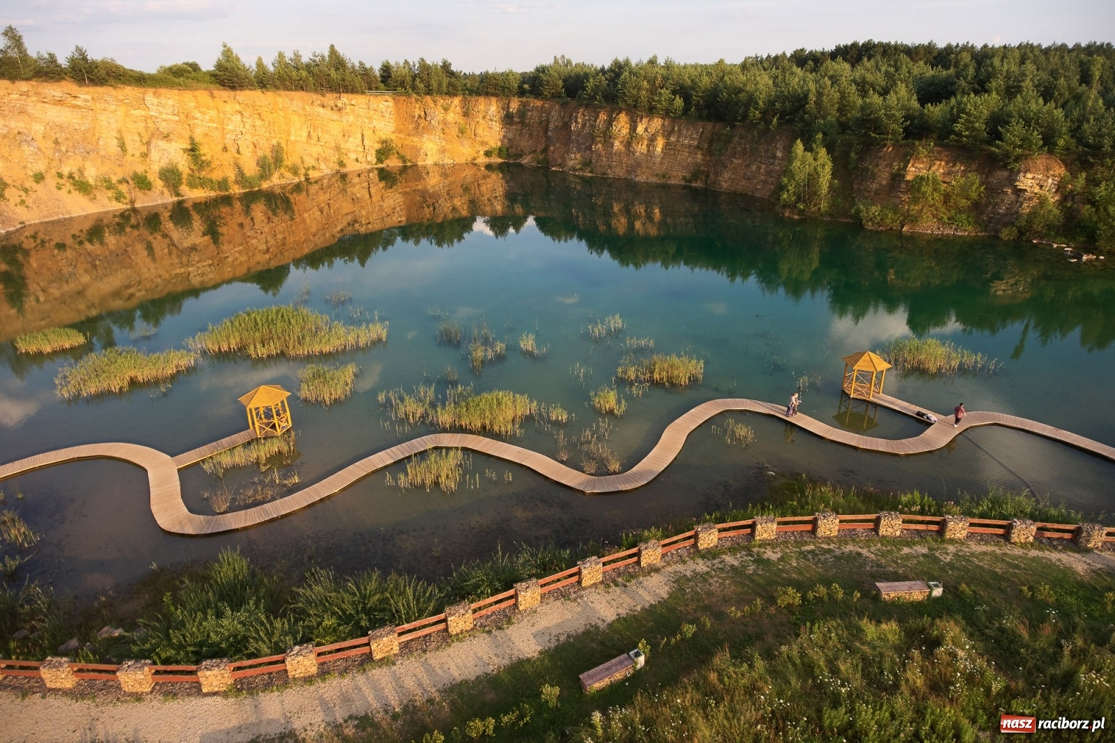 Zdjęcie w galerii na portalu naszraciborz.pl: Żwirownie na Ostrogu jak Malediwy. To jest możliwe! wiadomości z regionu