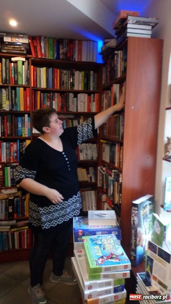 Zdjęcie w galerii na portalu naszraciborz.pl: Uczniowie szkoły specjalnej na praktykach wspomaganych wiadomości z regionu