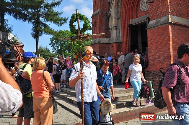 Zdjęcie w galerii na portalu naszraciborz.pl: Raciborska pielgrzymka wyruszyła wiadomości z regionu