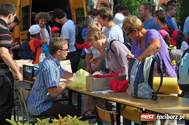 Zdjęcie w galerii na portalu naszraciborz.pl: Raciborska pielgrzymka wyruszyła wiadomości z regionu