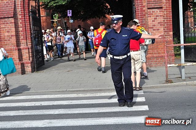 Zdjęcie w galerii na portalu naszraciborz.pl: Raciborska pielgrzymka wyruszyła wiadomości z regionu