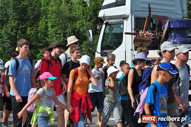 Zdjęcie w galerii na portalu naszraciborz.pl: Raciborska pielgrzymka wyruszyła wiadomości z regionu