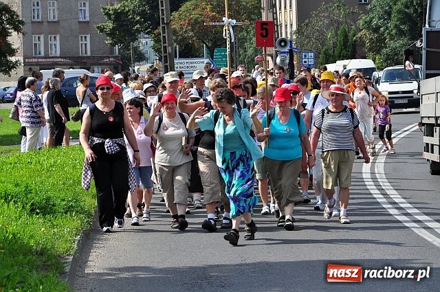 Zdjęcie w galerii na portalu naszraciborz.pl: Raciborska pielgrzymka wyruszyła wiadomości z regionu