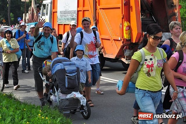 Zdjęcie w galerii na portalu naszraciborz.pl: Raciborska pielgrzymka wyruszyła wiadomości z regionu