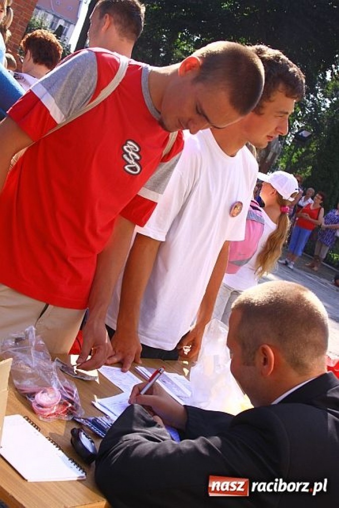 Zdjęcie w galerii na portalu naszraciborz.pl: Raciborska pielgrzymka wyruszyła wiadomości z regionu