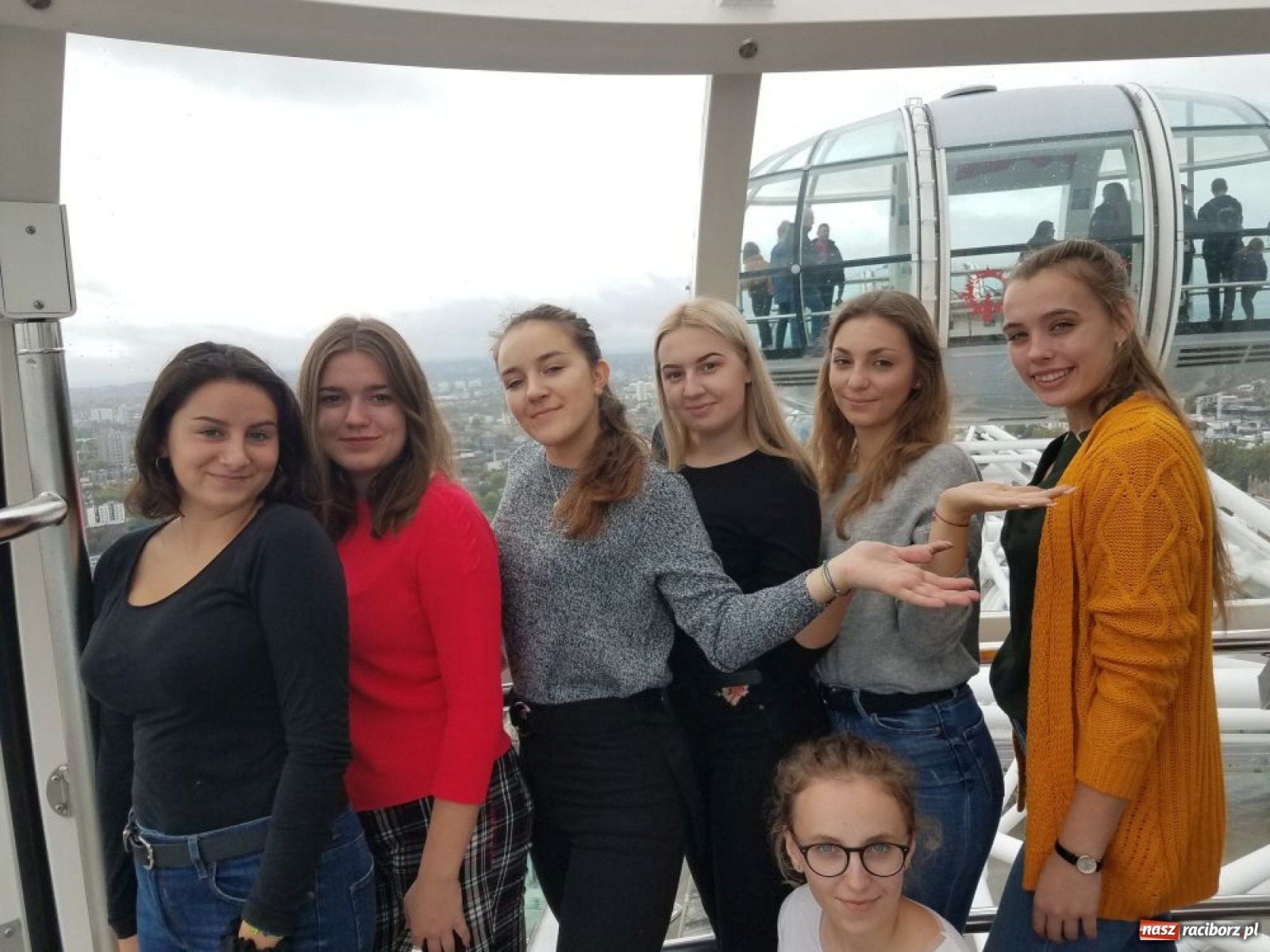 Zdjęcie w galerii na portalu naszraciborz.pl: Brexit ich nie wystraszył. Uczniowie CKZiU nr 1 na praktykach w Londynie wiadomości z regionu