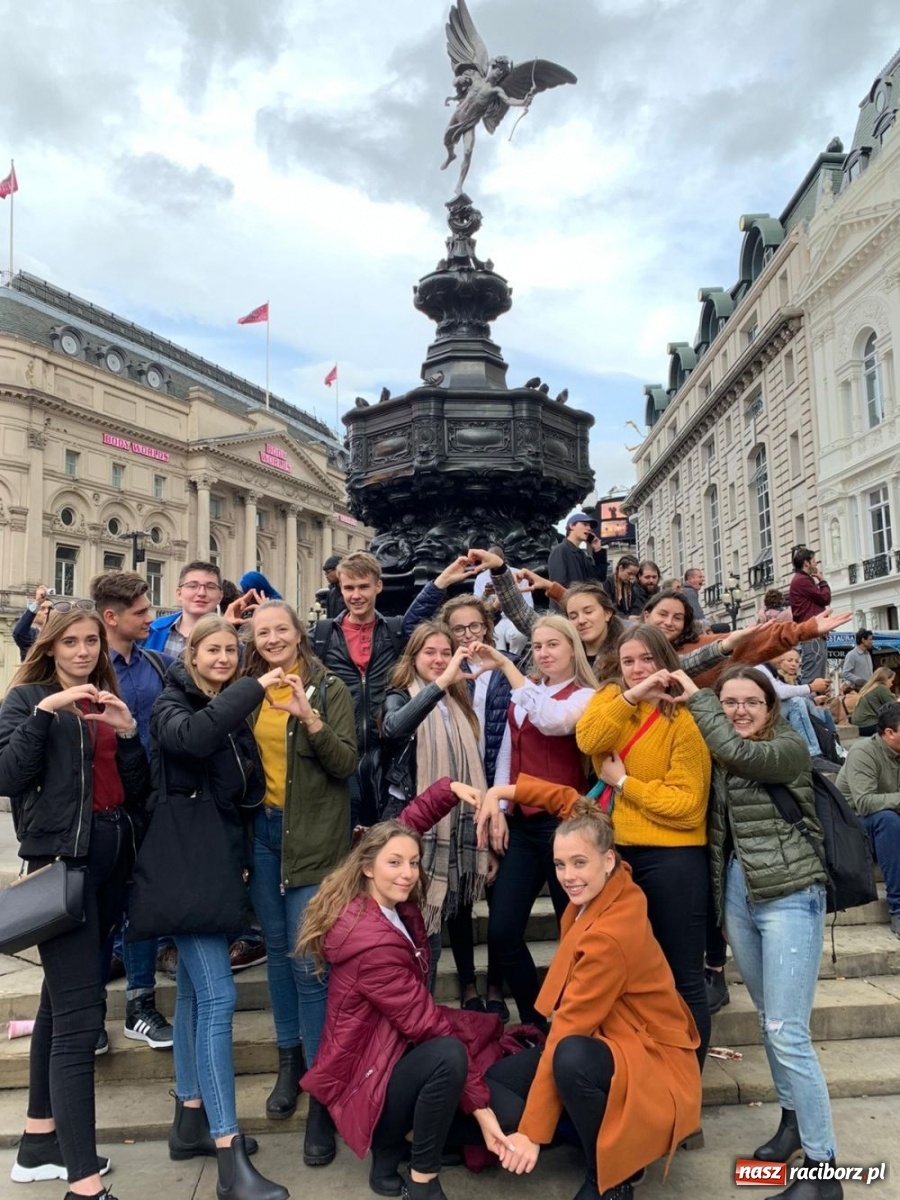 Zdjęcie w galerii na portalu naszraciborz.pl: Brexit ich nie wystraszył. Uczniowie CKZiU nr 1 na praktykach w Londynie wiadomości z regionu