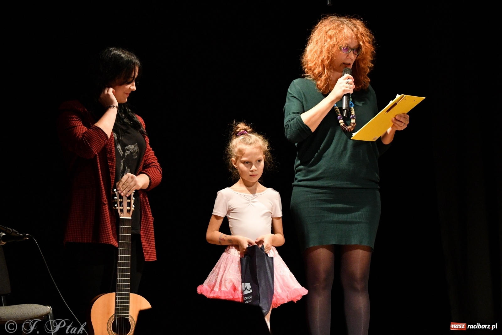 Zdjęcie w galerii na portalu naszraciborz.pl: Wieczór teatralny w MDK [FOTO i WIDEO] wiadomości z regionu