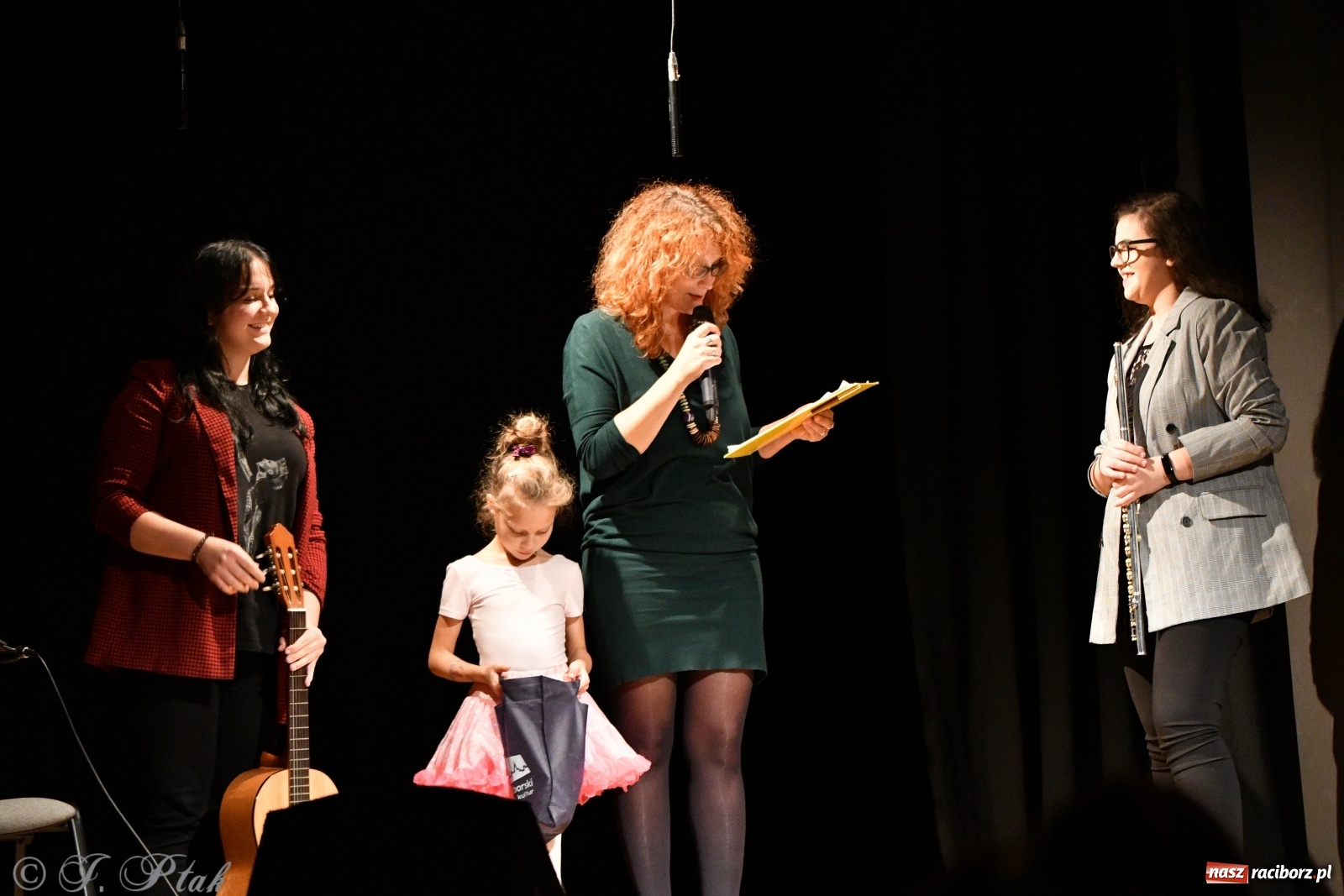 Zdjęcie w galerii na portalu naszraciborz.pl: Wieczór teatralny w MDK [FOTO i WIDEO] wiadomości z regionu