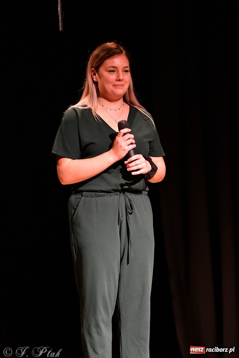 Zdjęcie w galerii na portalu naszraciborz.pl: Wieczór teatralny w MDK [FOTO i WIDEO] wiadomości z regionu