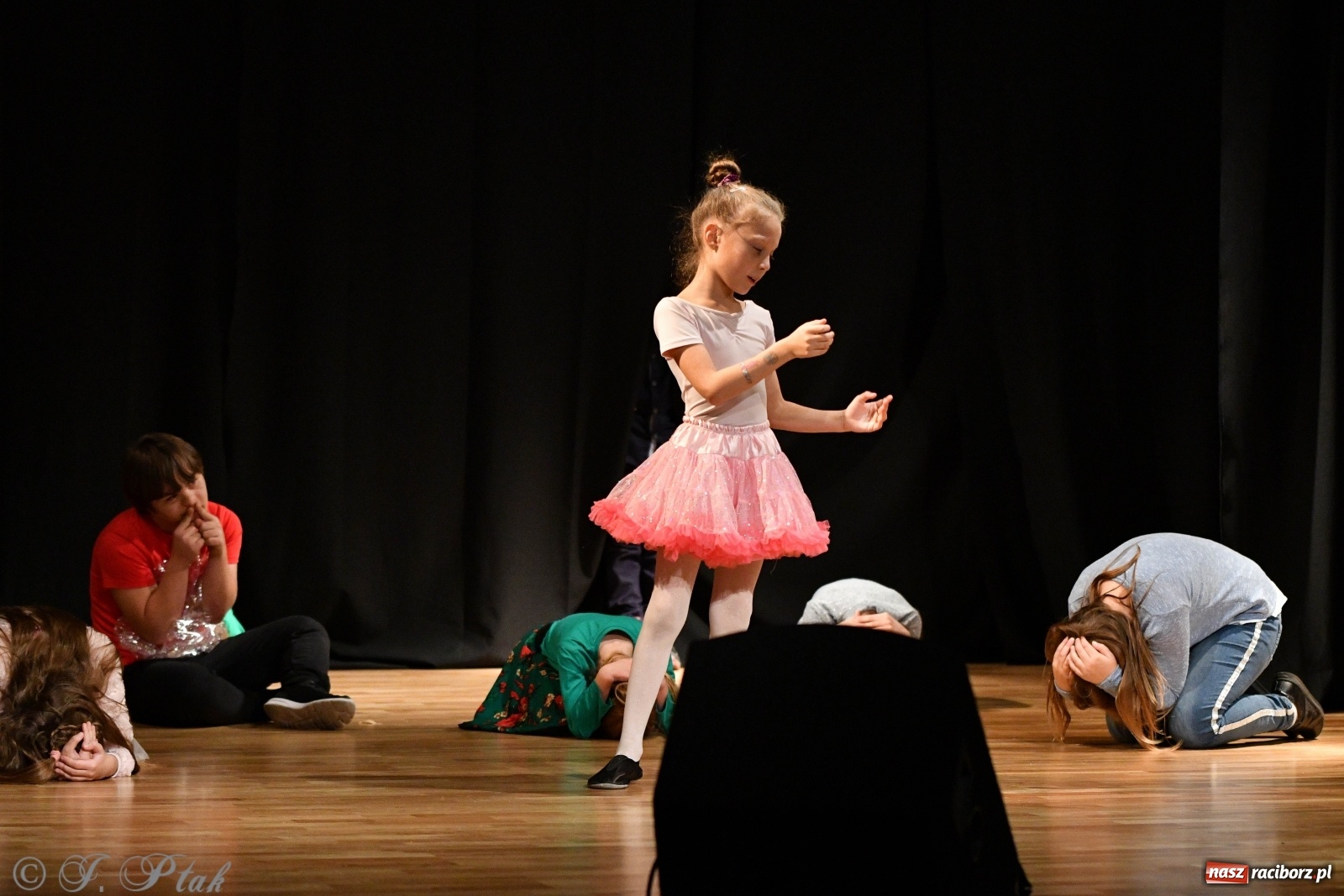 Zdjęcie w galerii na portalu naszraciborz.pl: Wieczór teatralny w MDK [FOTO i WIDEO] wiadomości z regionu