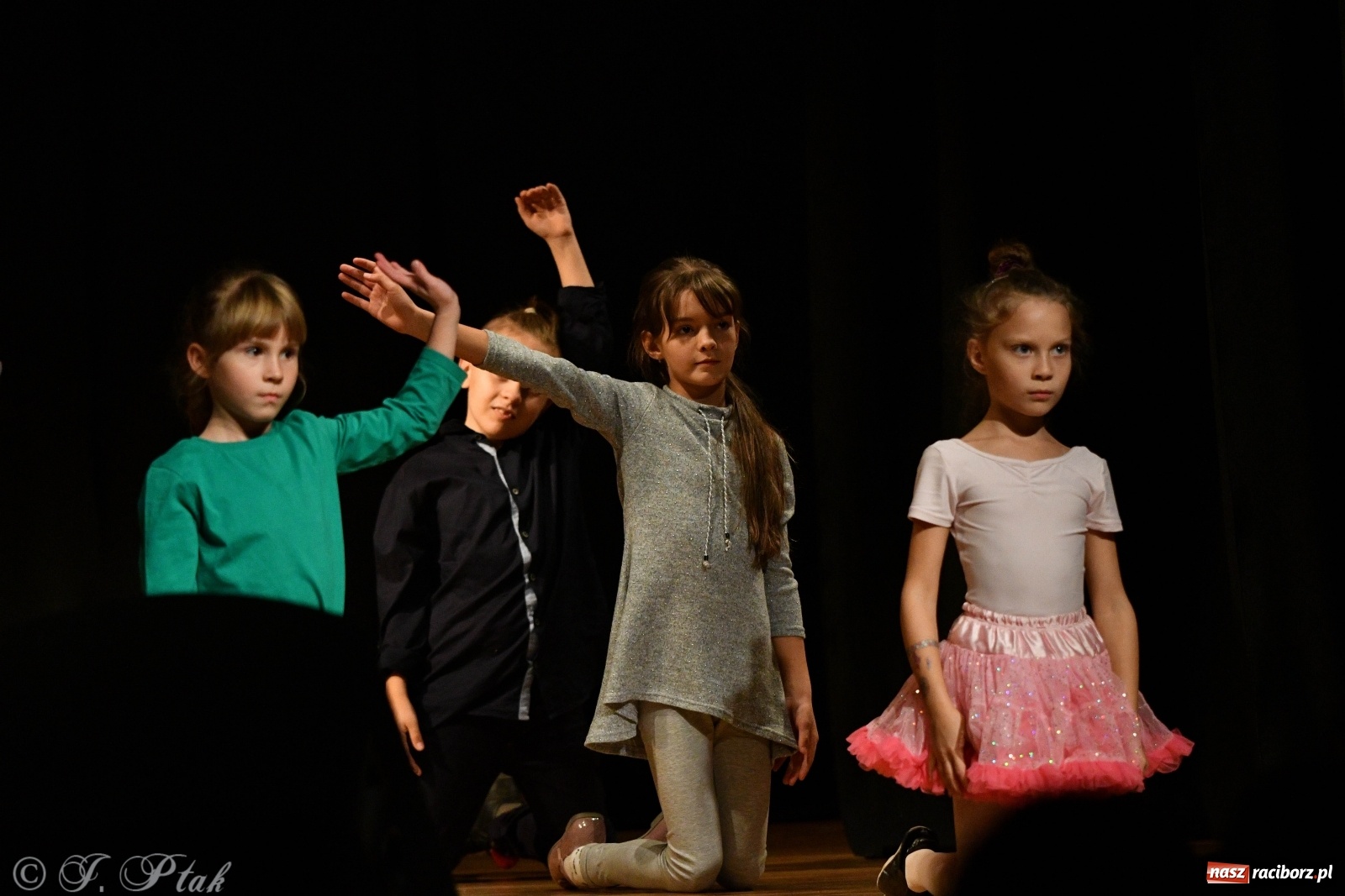 Zdjęcie w galerii na portalu naszraciborz.pl: Wieczór teatralny w MDK [FOTO i WIDEO] wiadomości z regionu