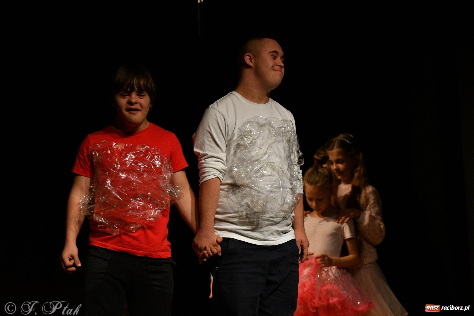 Zdjęcie w galerii na portalu naszraciborz.pl: Wieczór teatralny w MDK [FOTO i WIDEO] wiadomości z regionu