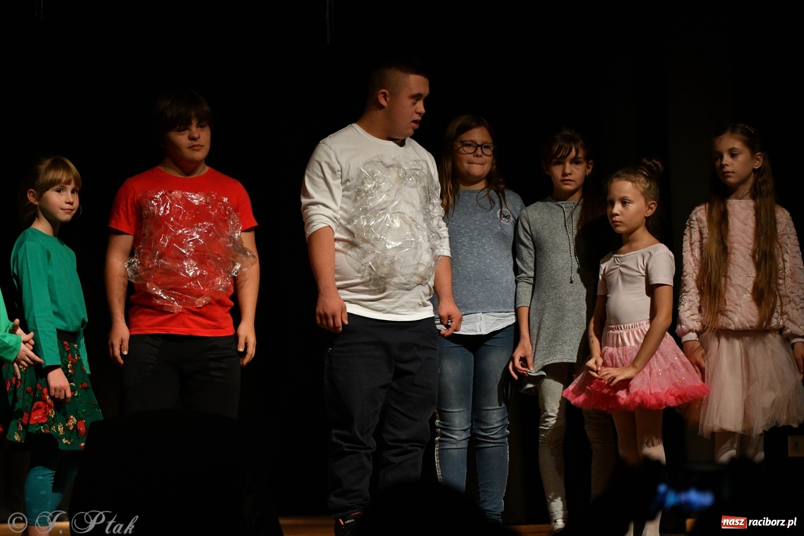 Zdjęcie w galerii na portalu naszraciborz.pl: Wieczór teatralny w MDK [FOTO i WIDEO] wiadomości z regionu