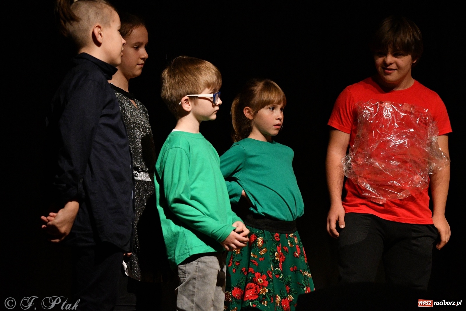 Zdjęcie w galerii na portalu naszraciborz.pl: Wieczór teatralny w MDK [FOTO i WIDEO] wiadomości z regionu