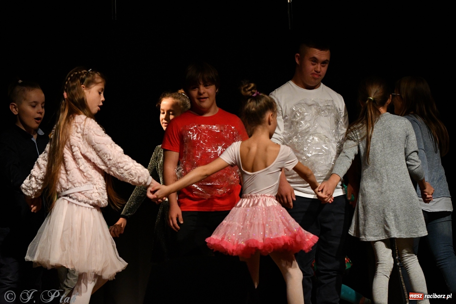 Zdjęcie w galerii na portalu naszraciborz.pl: Wieczór teatralny w MDK [FOTO i WIDEO] wiadomości z regionu