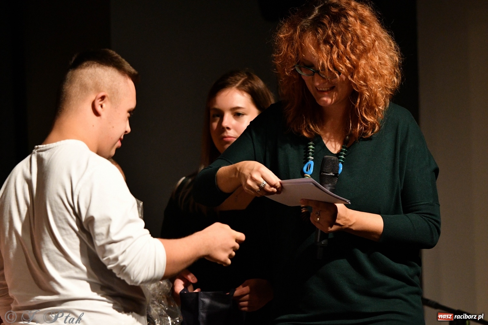 Zdjęcie w galerii na portalu naszraciborz.pl: Wieczór teatralny w MDK [FOTO i WIDEO] wiadomości z regionu