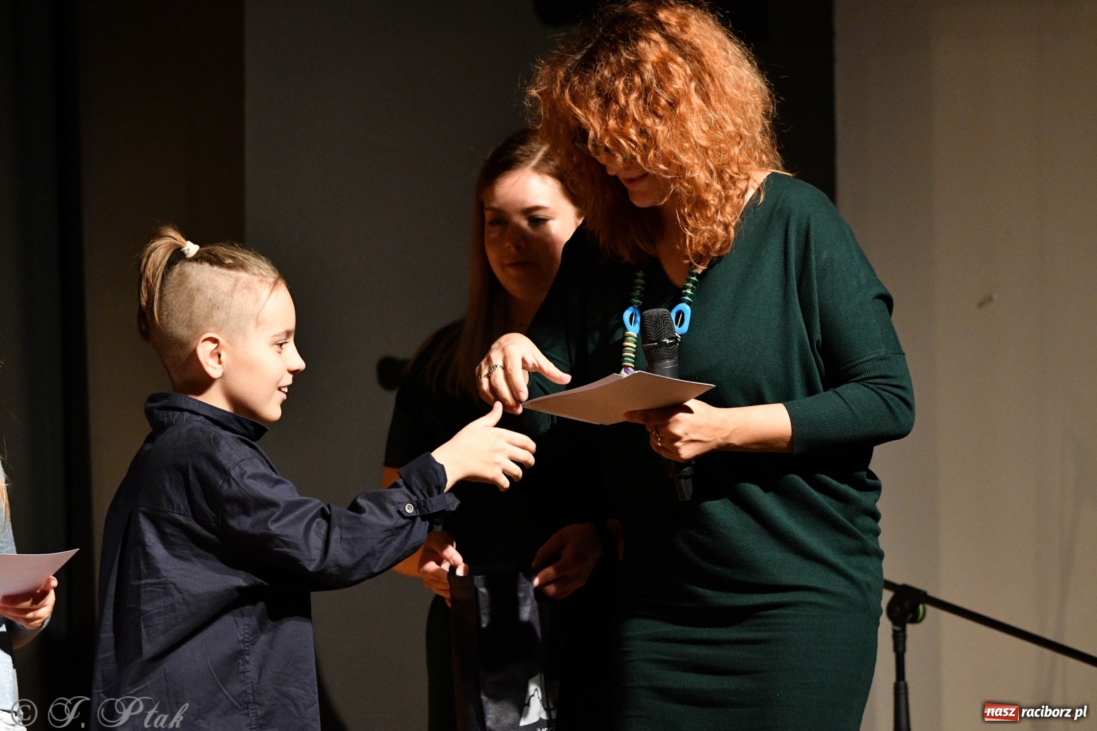 Zdjęcie w galerii na portalu naszraciborz.pl: Wieczór teatralny w MDK [FOTO i WIDEO] wiadomości z regionu