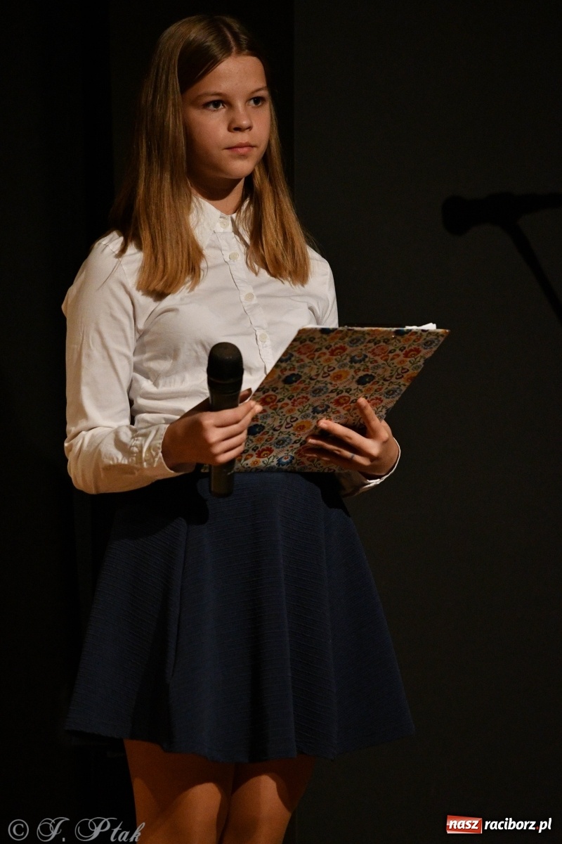 Zdjęcie w galerii na portalu naszraciborz.pl: Wieczór teatralny w MDK [FOTO i WIDEO] wiadomości z regionu