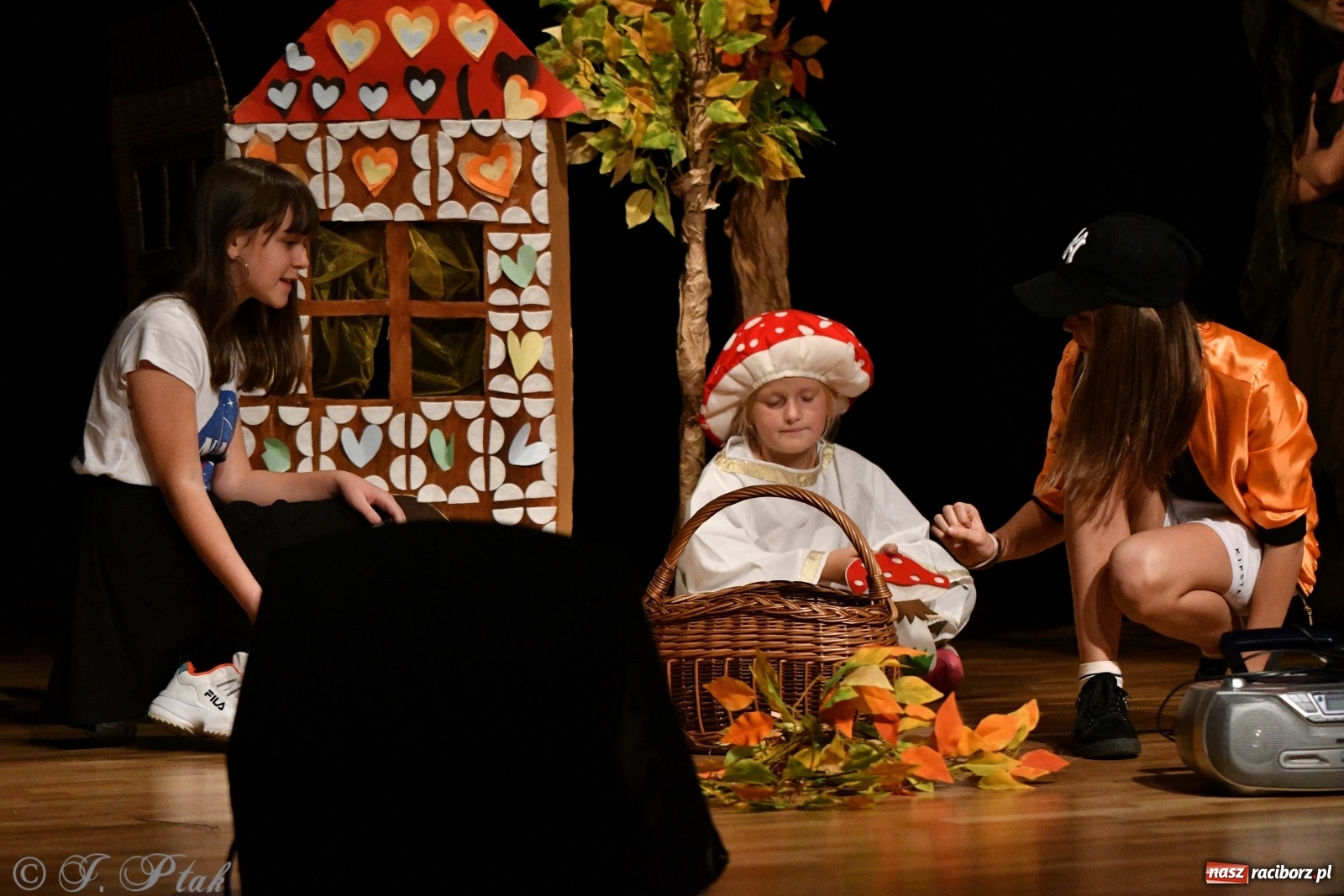 Zdjęcie w galerii na portalu naszraciborz.pl: Wieczór teatralny w MDK [FOTO i WIDEO] wiadomości z regionu